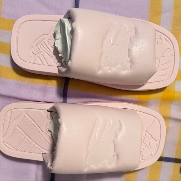 BURBERRY 
Pink Leather Slides
Women’s EU 36 - Picture 8 of 9